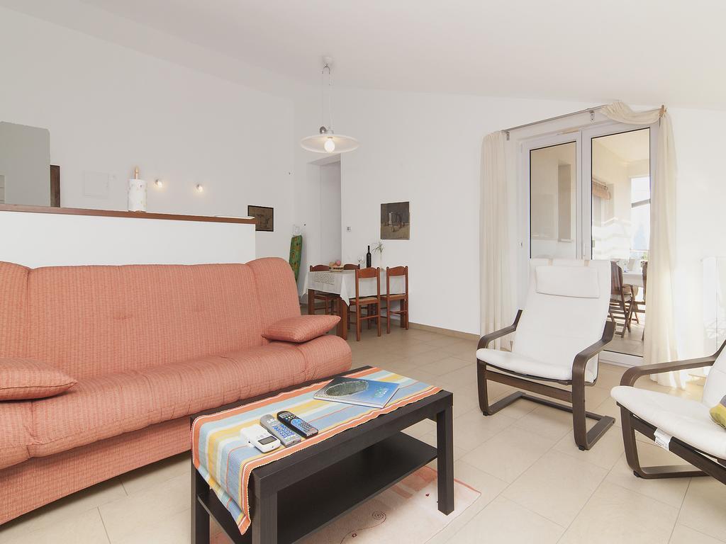 Apartments Ceja Near Sea Medulin Rum bild