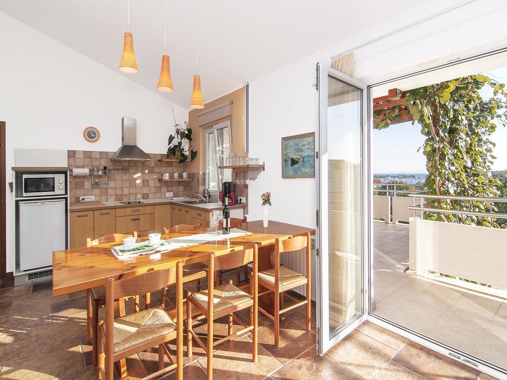Apartments Ceja Near Sea Medulin Rum bild